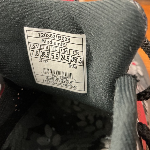 Brooks Women Cascadia 16 Louie Gong Sasquatch Trail Running Shoe Size 7.5 - Picture 9 of 9